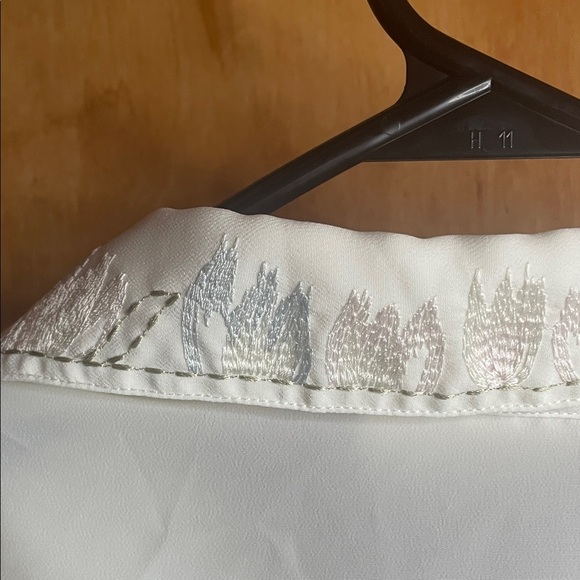 Vintage Elegant White Button Down Shirt - Picture 6 of 9